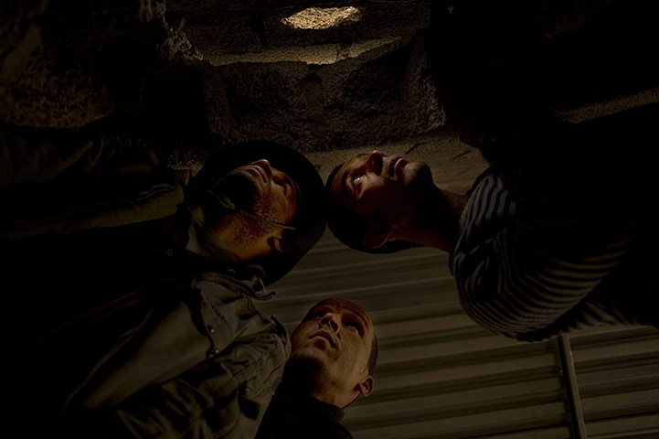 misrata: Rebels observe the movements of pro-Gaddafi forces