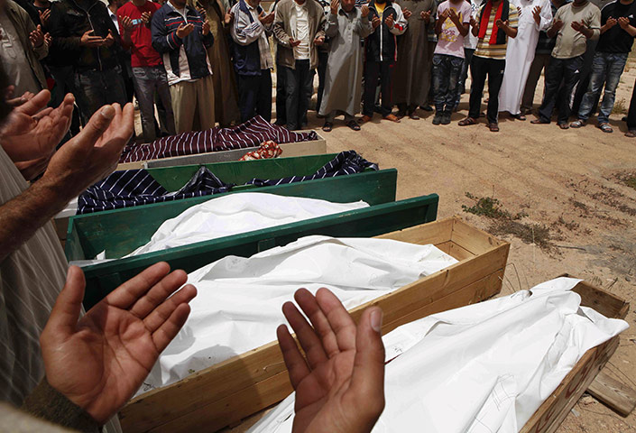 misrata: uneral of a group of family members killed by  pro-government artillery