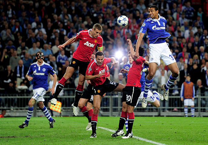 Vidic wins a header