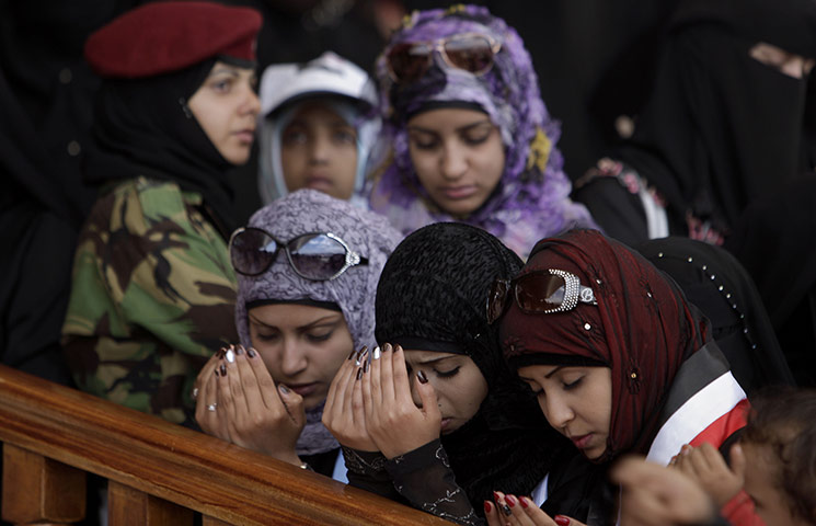 24 Hours: Female supporters of President Ali Abdullah Saleh chant prayers of support