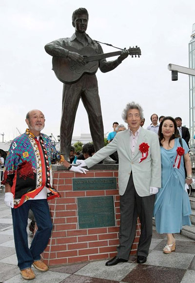 Statues: Statue Of Elvis Presley in Kobe, Japan