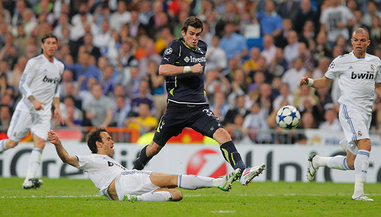 Real Madrid v Tottenham: Ricardo Carvalho beats Gareth Bale to the ball 