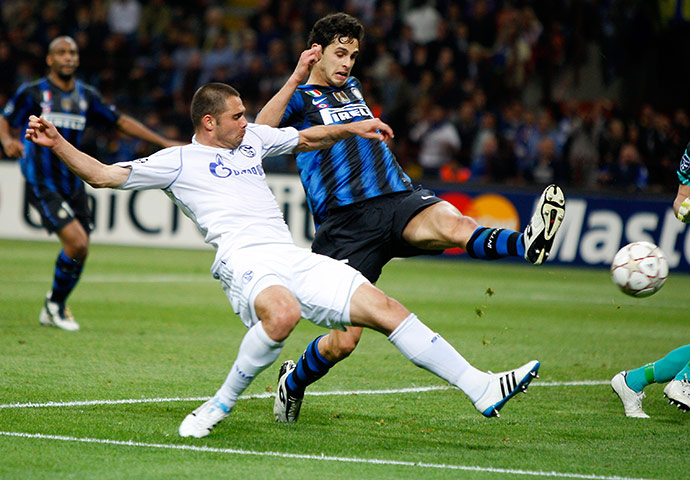 Inter v Schalke: Edu scores to make it 2-2 agains Inter Milan
