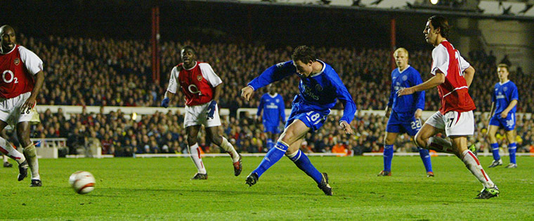 Champions League-English: Wayne Bridge scores to put Chelsea though