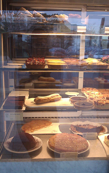 Week in pics: Lewis Moody: cakes in a bakery window