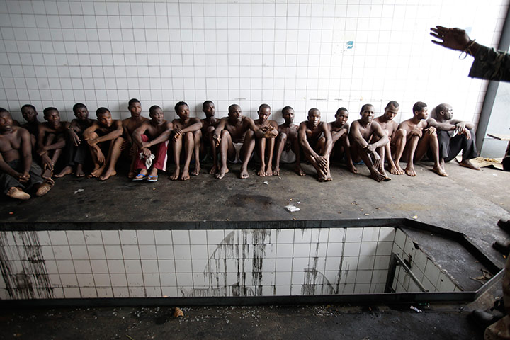 24 hours in pictures: Men captured by forces are detained, Ivory Coast