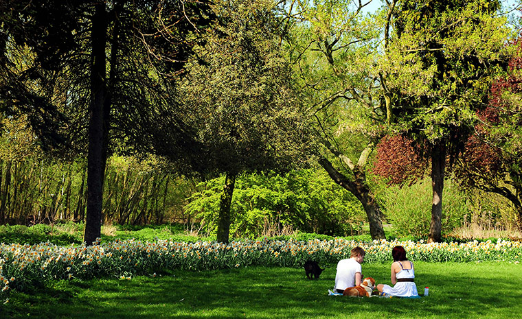 April Hot Weather: A couple enjoy the weather at Stapenhill Hollows Park, Staffordshire