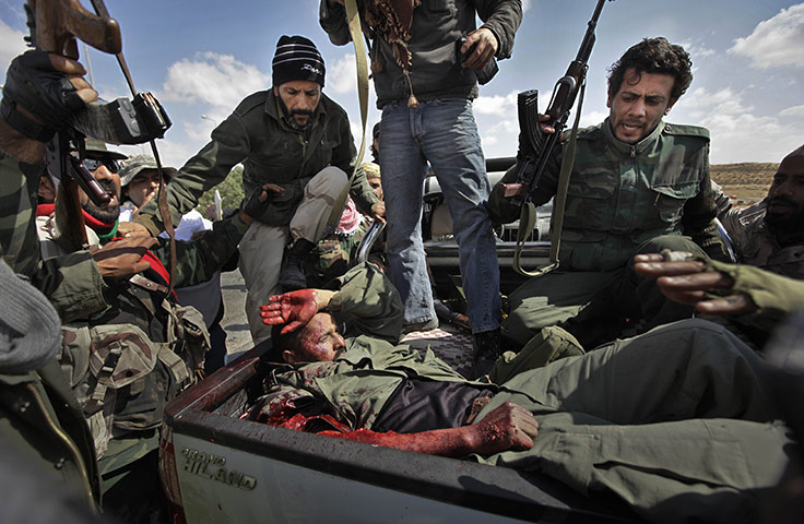 24 Hours in Pictures: A wounded prisoner from Gaddafi's forces in the back of a pickup truck