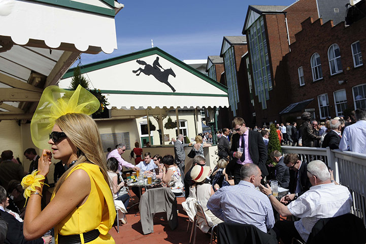 UK Weather: Aintree racing