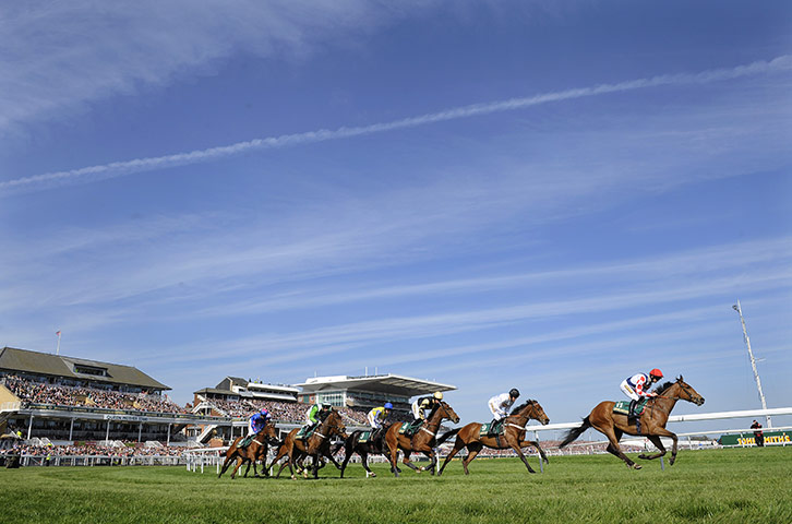 UK Weather: The Grand National get under way beneath blue skies