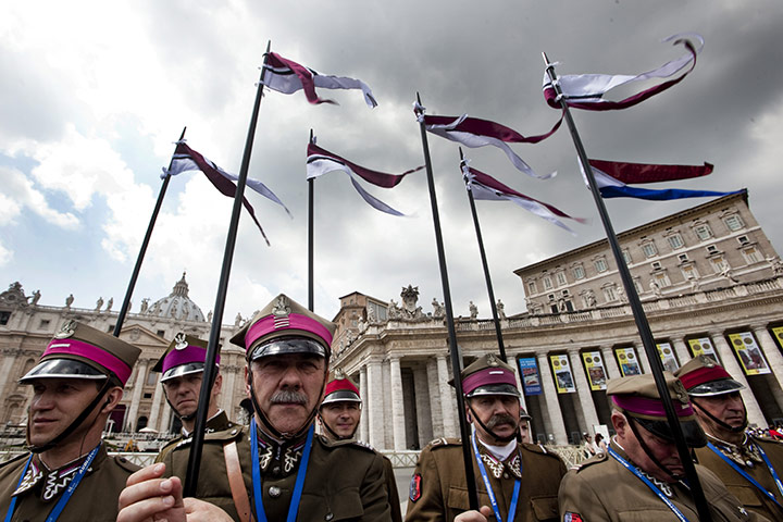 Beatification: Polish pilgrims in St Peter's Square in the Vatican