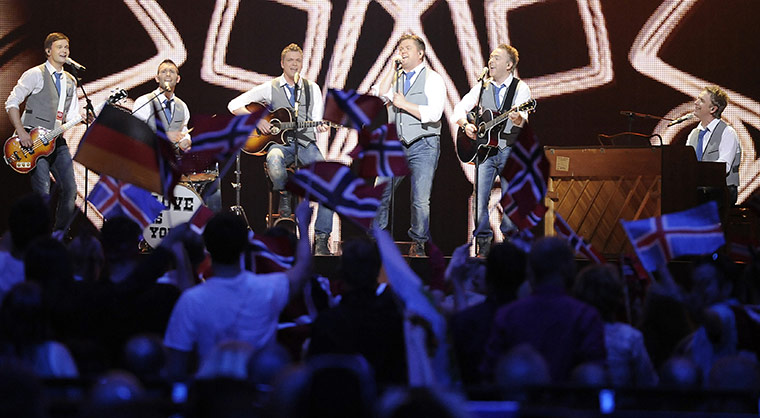eurovision semi final 1: Iceland, Sjonni's Friends