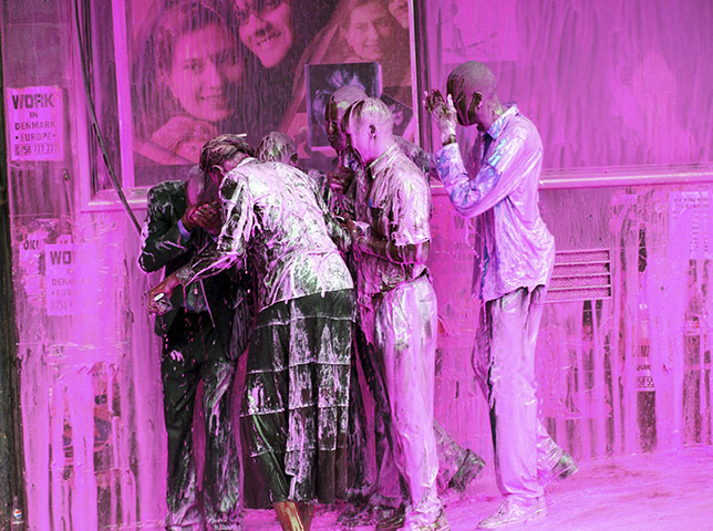 24 hours : Kampala, Uganda: Police spray Ugandan opposition party leaders with water