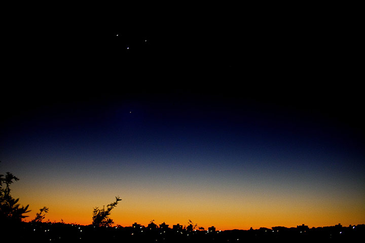 24 hours in pictures: Four main planets align in the eastern sky