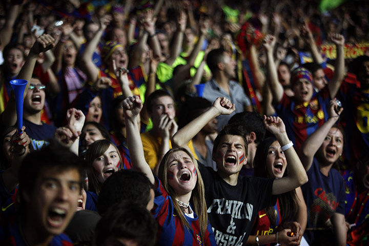 24 Hours: Barcelona's fans celebrate the team's victory in winning the Spanish league