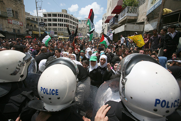 Israel violence: Police block protesters trying to reach two Jewish settlements in Hebron 