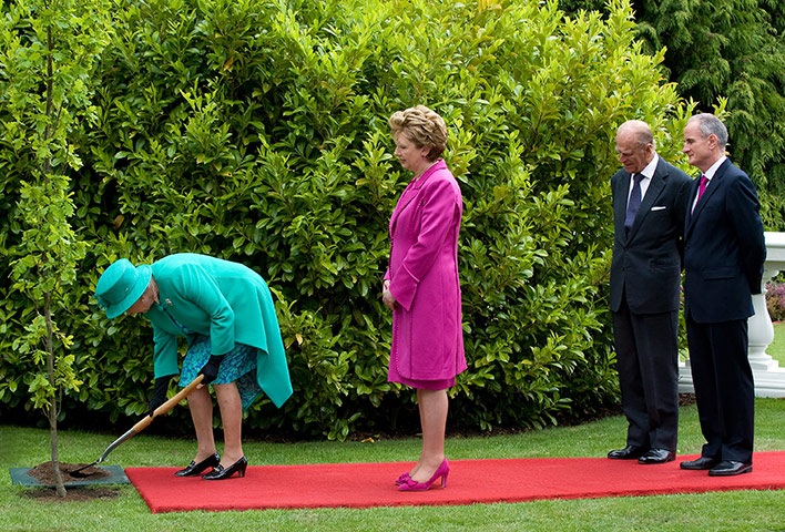 Queen in Ireland : Queen in Ireland 