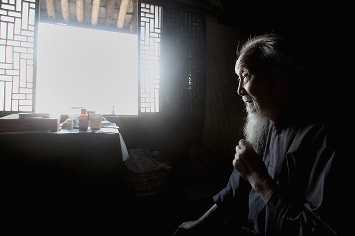 24 hours in pictures: Chinese farmer