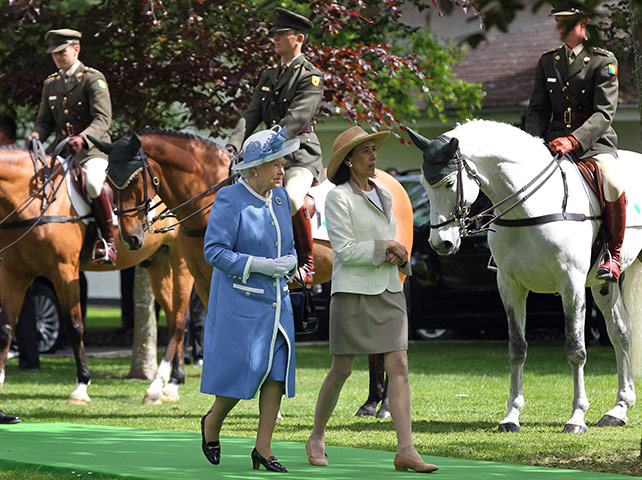 Queen in Ireland: Queen Elizabeth views horses from the Irish Army Equitation school