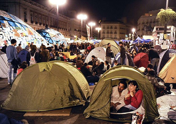 Spain protests: demonstrators occupy the square