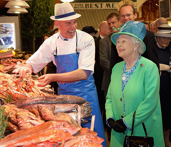 24 Hours in Pix: Queen Elizabeth meets fish monger