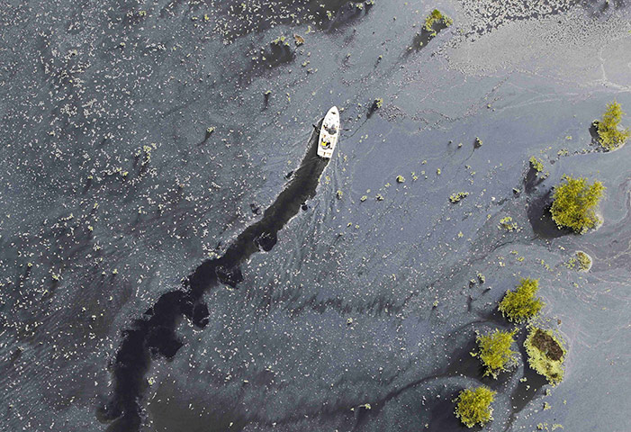 24 hours in pictures: la nina causes flooding in colombia