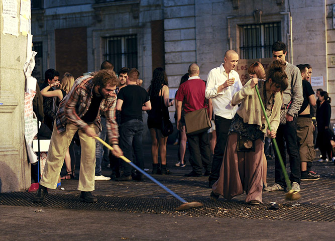 elections in spain: Demonstrators wake up at Puerta del Sol square