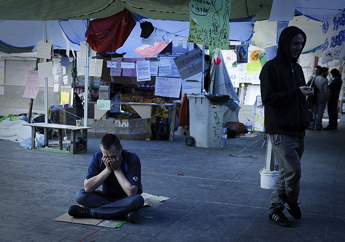 Spain protests continue: Protesters wait in Puerta del Sol square