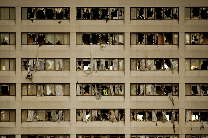 US tornado update: Rescue workers search for bodies and survivors inside hospital, Joplin