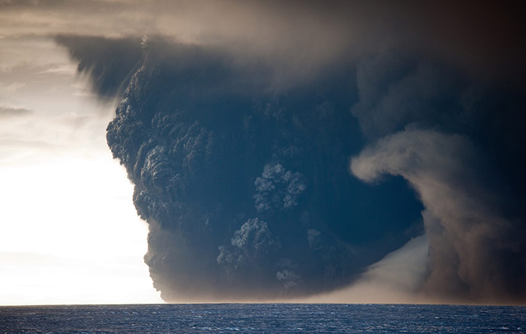 Grimsvotn volcano: Grimsvotn volcano sends tonnes of volcanic ash into the sky above Iceland