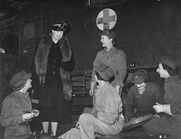 First ladies fashion: 1942: Eleanor Roosevelt inspecting ATS motor transport girls at work