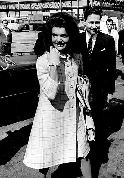 Jackie Kennedy Fashion Pics on First Ladies Fashion  1966  Jackie Kennedy At Heathrow Airport