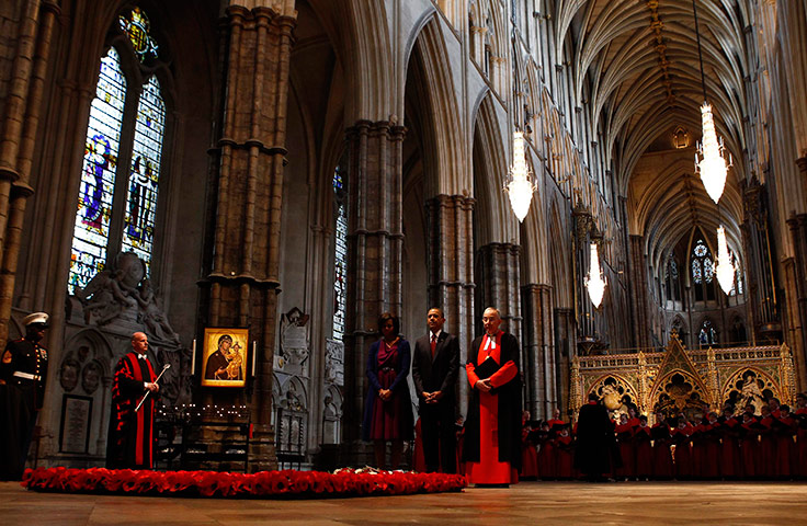 Obama visits UK: Barack Obama stands in prayer at Westminster Abbey