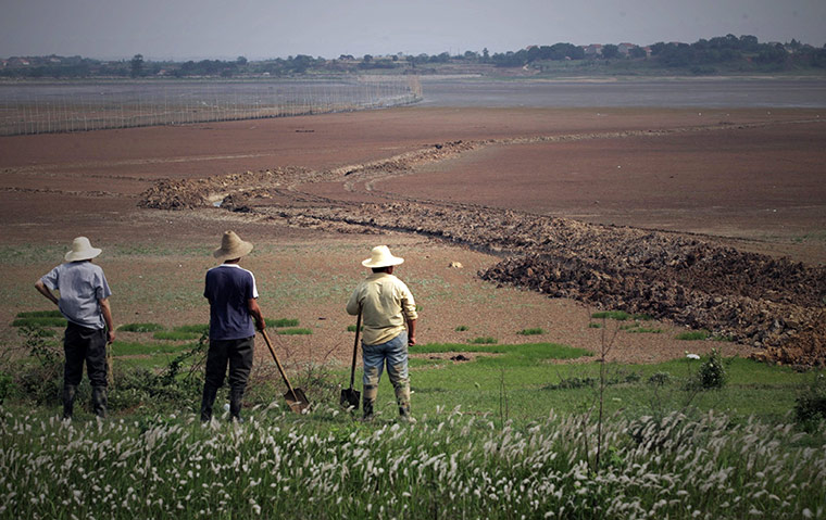 Drought in China: Dried-up North Lake in Hubei province