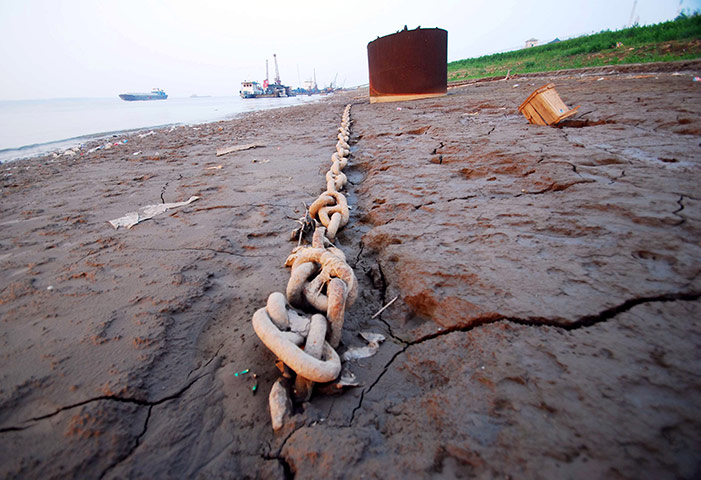 Drought in China: Chinas Yangtze river closed to ships by severe drought