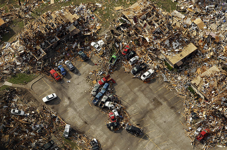 Tornadoes in US: A destroyed apartment complex in an aerial view over Joplin