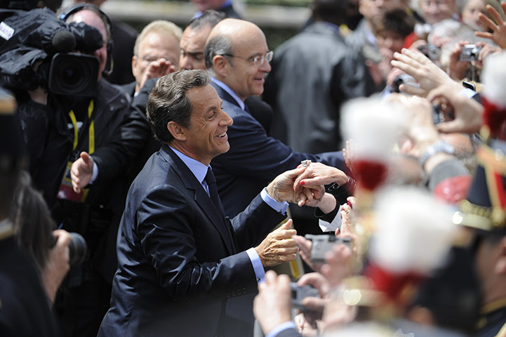 G8 summit: Nicolas Sarkozy and French Foreign Minister Alain Juppe greet the crowd