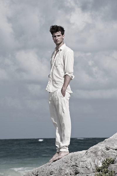 Mexico fashion: Model on rock