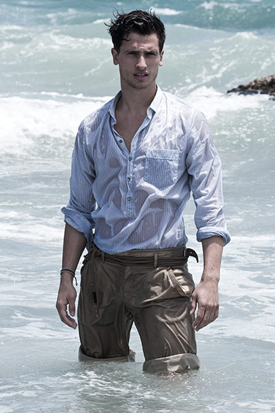 Mexico fashion: Model in sea