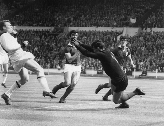 Wembley European Finals: Benfica goalkeeper Costa Pereira blocks a shot from Jose Juan Altafini