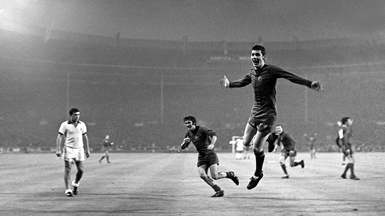Wembley European Finals: Manchester United's Brian Kidd celebrates after making it 3-1