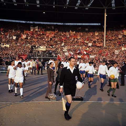 Wembley European Finals: Manchester United & Benfica teams come out for the 1968 European Cup final