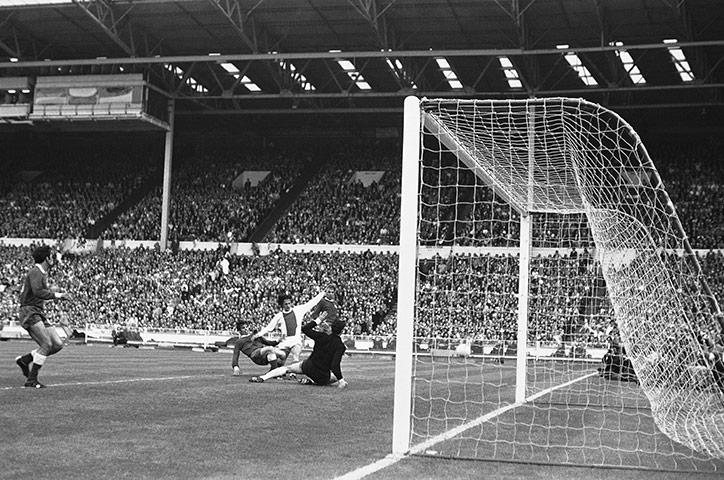 Wembley European Finals: Johan Cruyff's shot goes wide