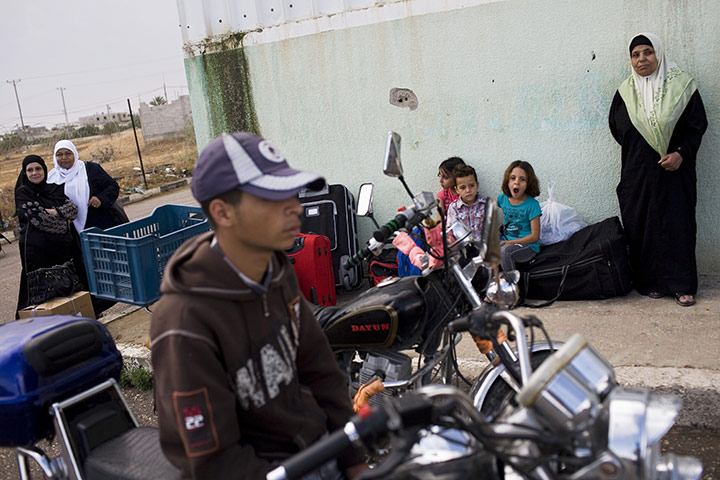 Egypt Gaza border: Palestinians wait before crossing the border into Egypt