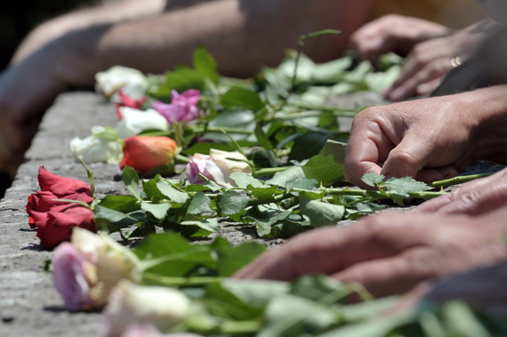 24 hours: Visegrad , Bosnia: Bosnian Muslim women prepare to throw roses