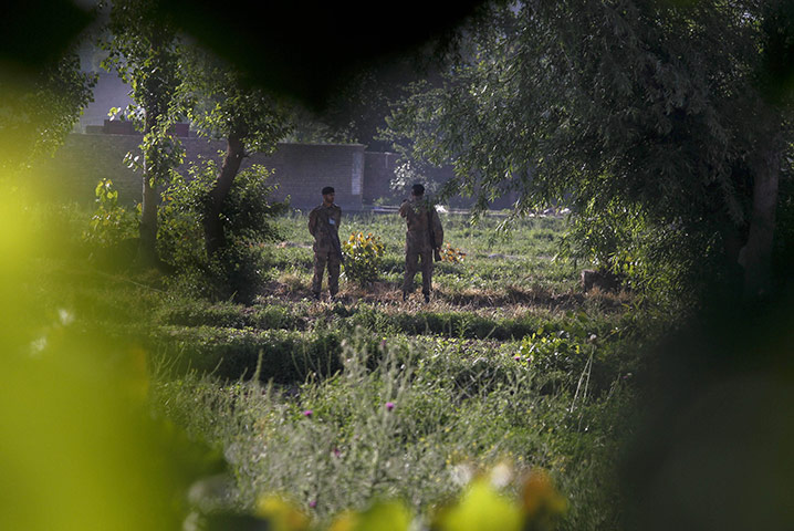 Pakistan : Army soldiers guard the compound where bin Laden lived in Abbottabad