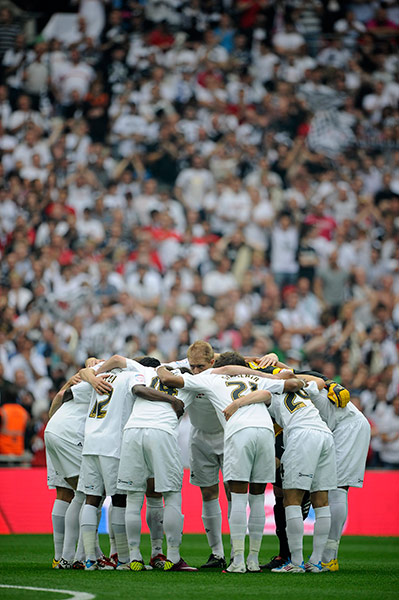 Swansea City v Reading: Swansea huddle