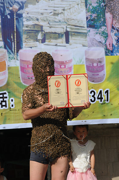 Bee suit: Zhang Wei holds his world record certificate in China