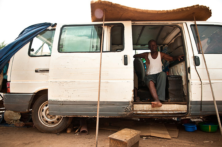 Ivory coast: Displaced families living without shelter 