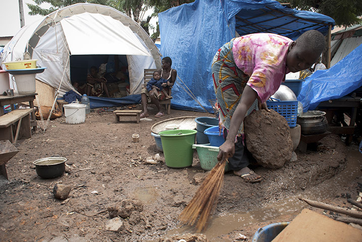 Ivory coast: Displaced families living without shelter 